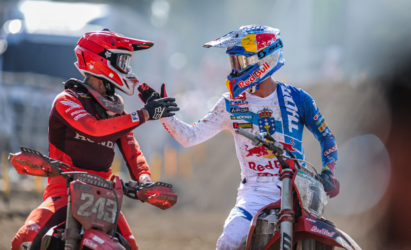 Tim Gajser and Jorge Prado congratulating each other